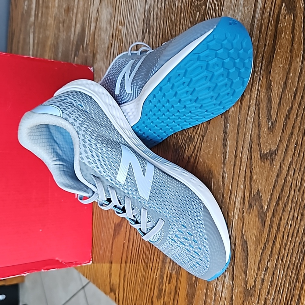 New Balance size 6 sneakers NIB